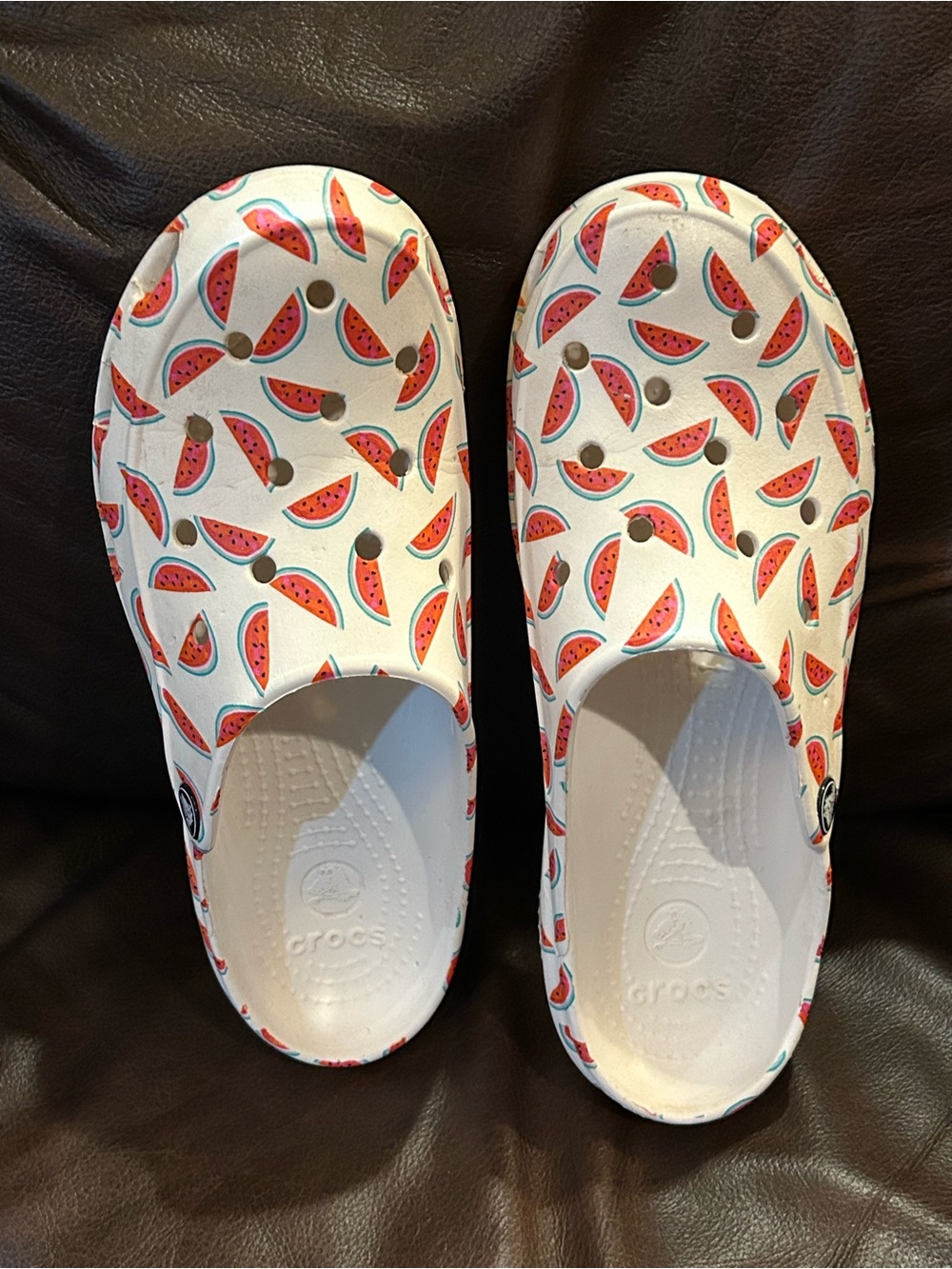 CROCS Women 8 watermelon summer slip on freesail clogs